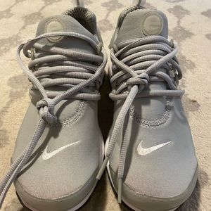Men’s Nike shoes never worn